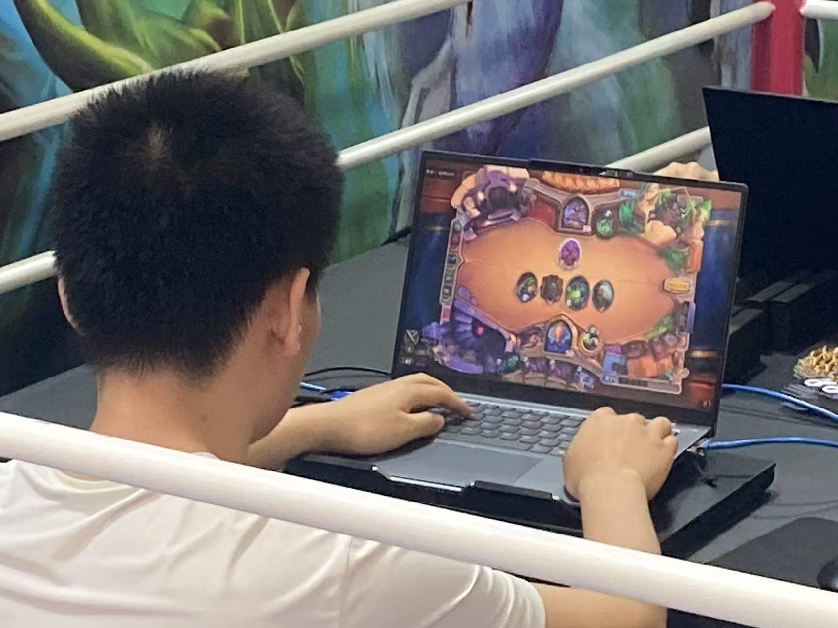 都站落幕 雏雏卫冕！AG真人黄金公开赛成(图4)